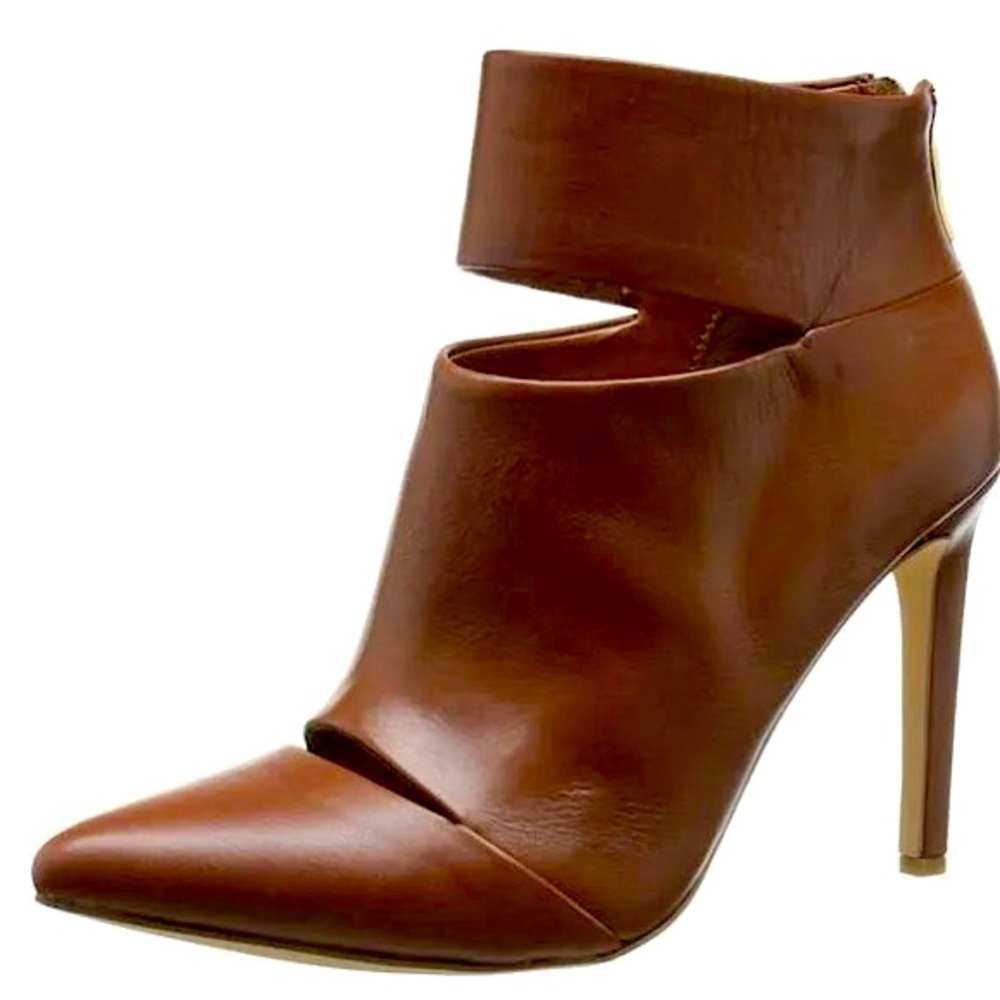 BCBG Carolyn all leather ankle boots in toffee brown 6M 36